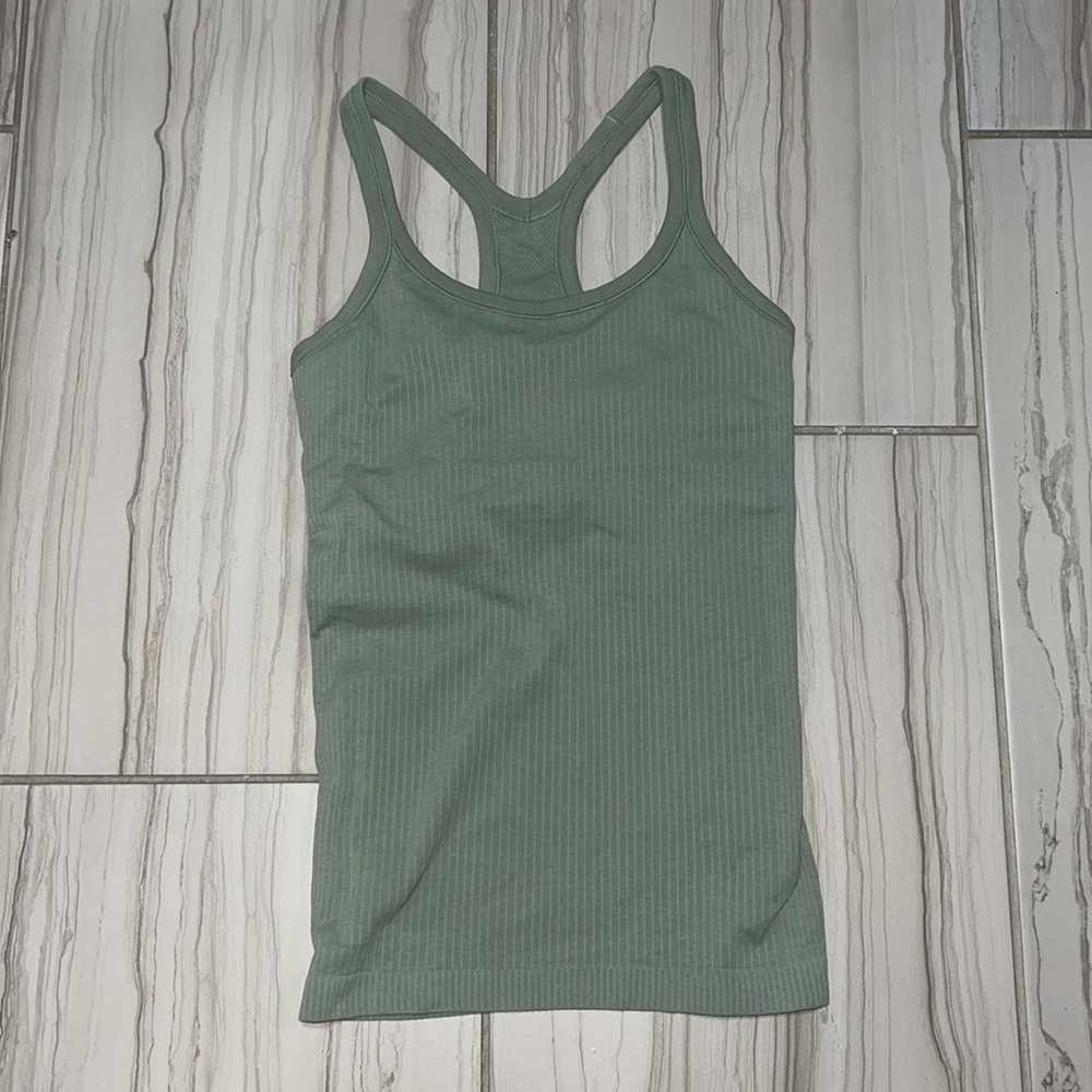 Lululemon LIKE NEW tank top with padding